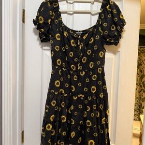 Hot Topic Black Sunflower Print Puff Sleeve Dress